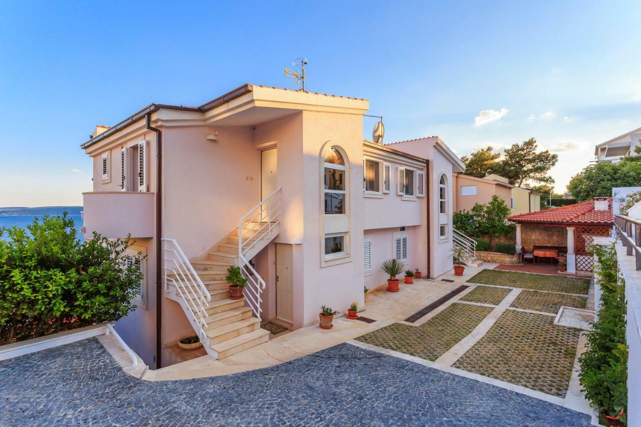 Holiday Home Lola, Sea On A Palm! Heated Pool Trogir Exterior foto